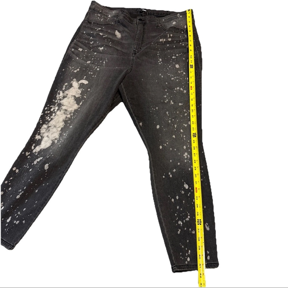 Fashion Nova Women’s Curve On The Spot Paint Splatter Gray Skinny Jeans Size 20W - Picture 8 of 15